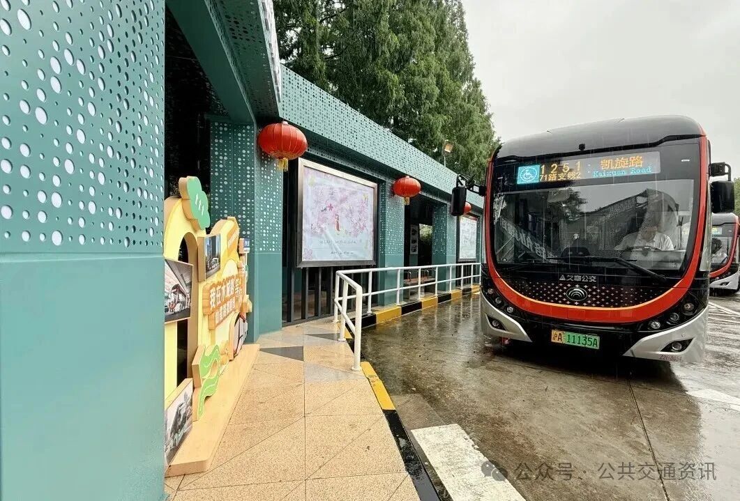 上海还有这样的公交站！能遮风挡雨，还可赏景看展